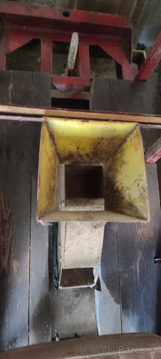 Sazeč brambor za MT8 132.2-nesený - 6