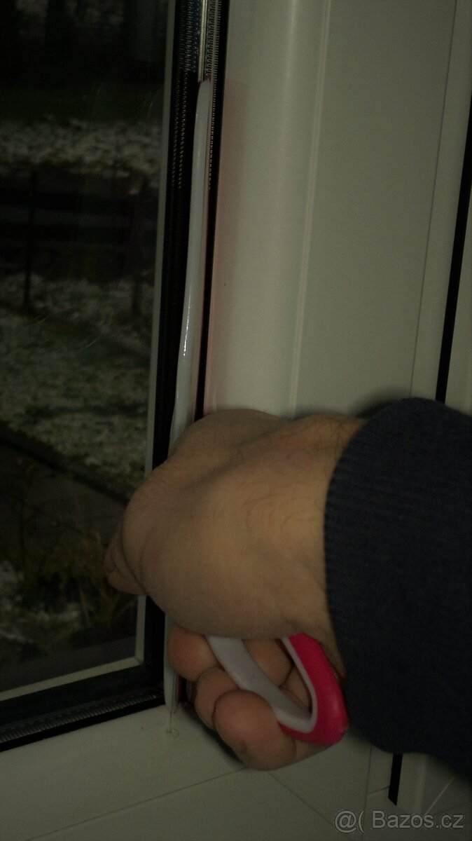 Stěrka pro plastová okna s žaluziemi / ORLOVÁ - 6