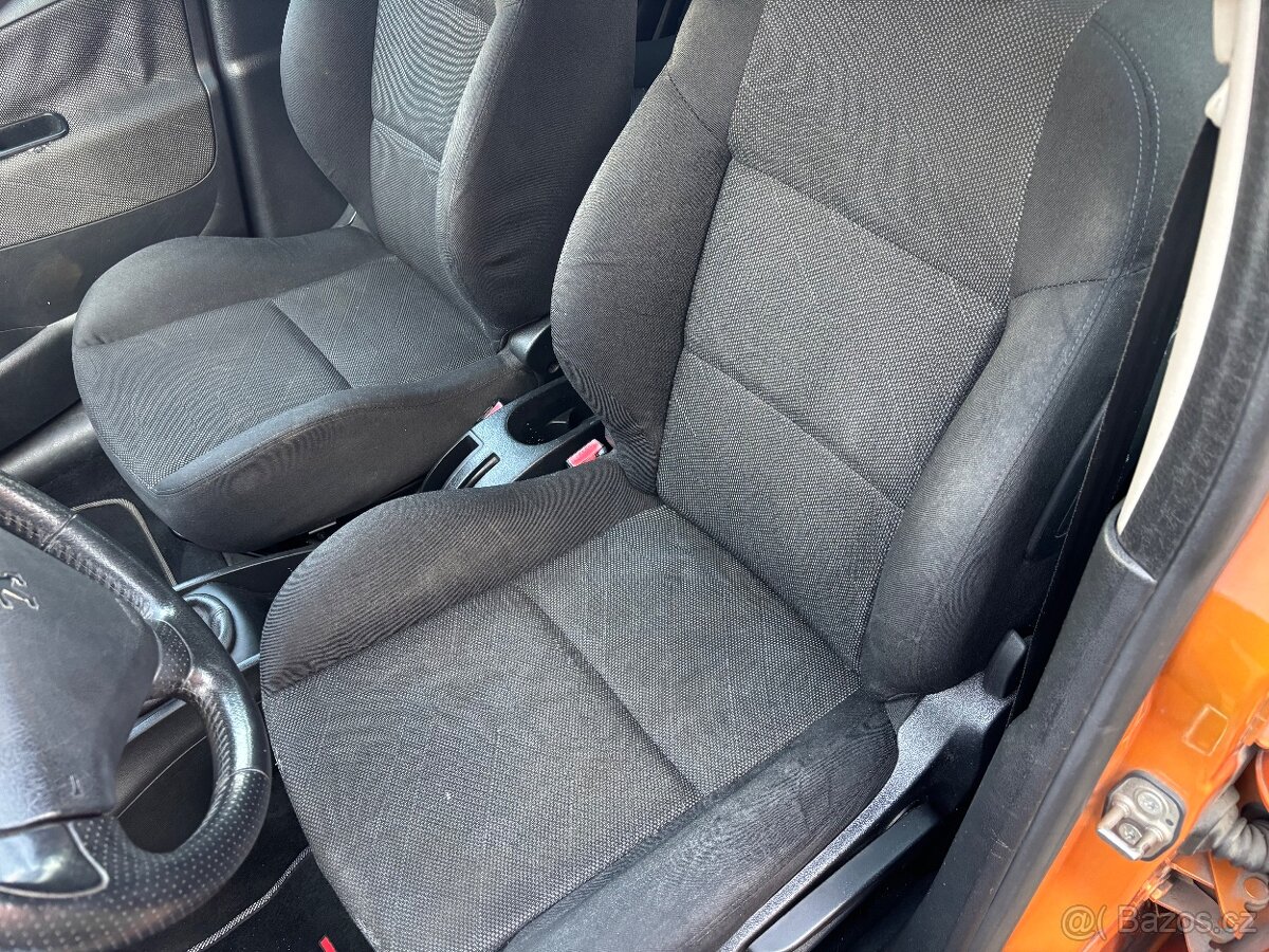 PREDÁM PEUGEOT 207 1,4i - 6