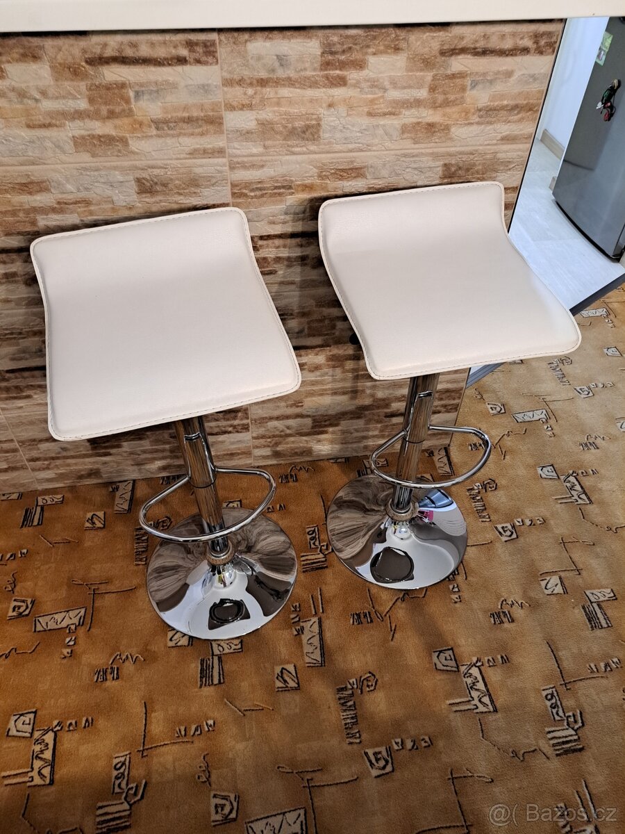 Rozkládací jídelní stůl se židlemi - 6