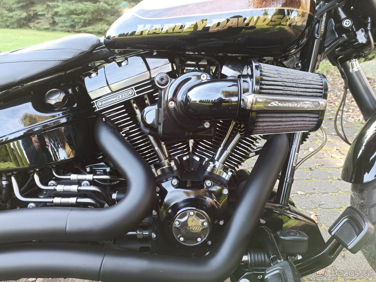 Harley-Davidson CVO Breakout - 6