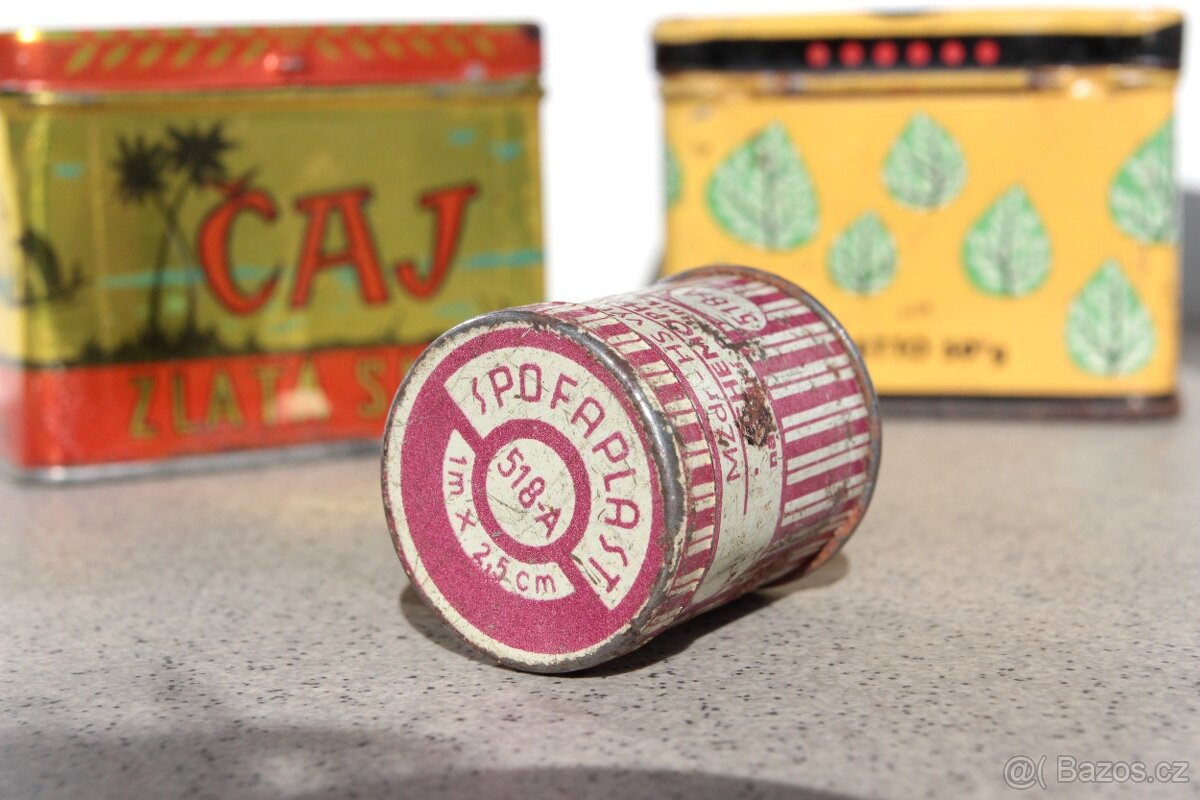 7 starých plechovek 1x náplast, 4x čaj, 1x sušenky - 6