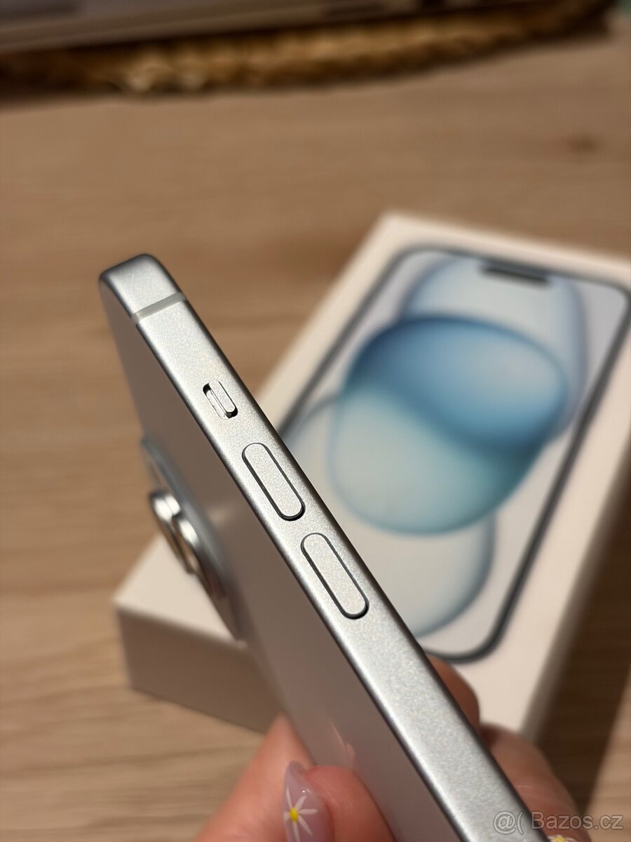 iPhone 15 128 GB Modrý - 6