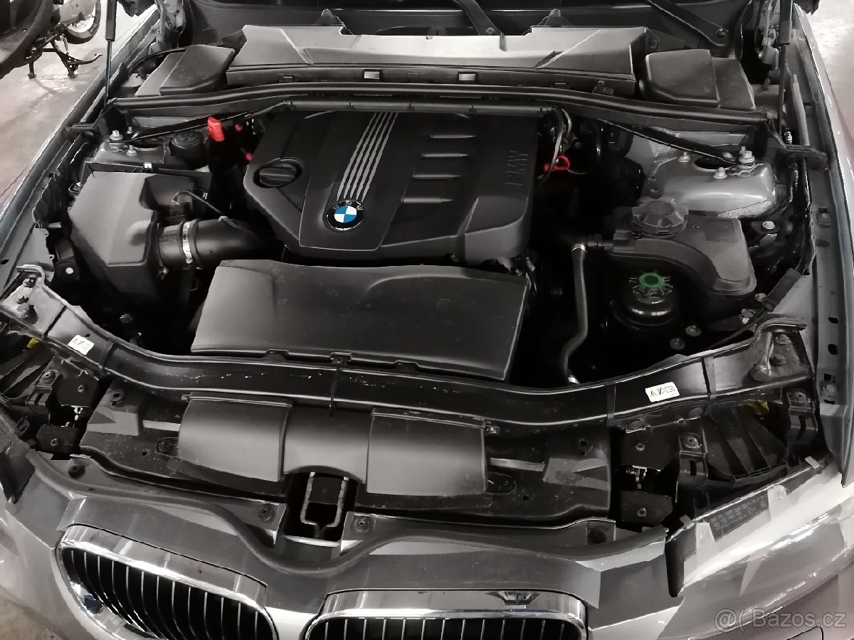 BMW 320D,E92,COUPE,FACELIFT,SERVISNÍ KN.RV.2010 - 6