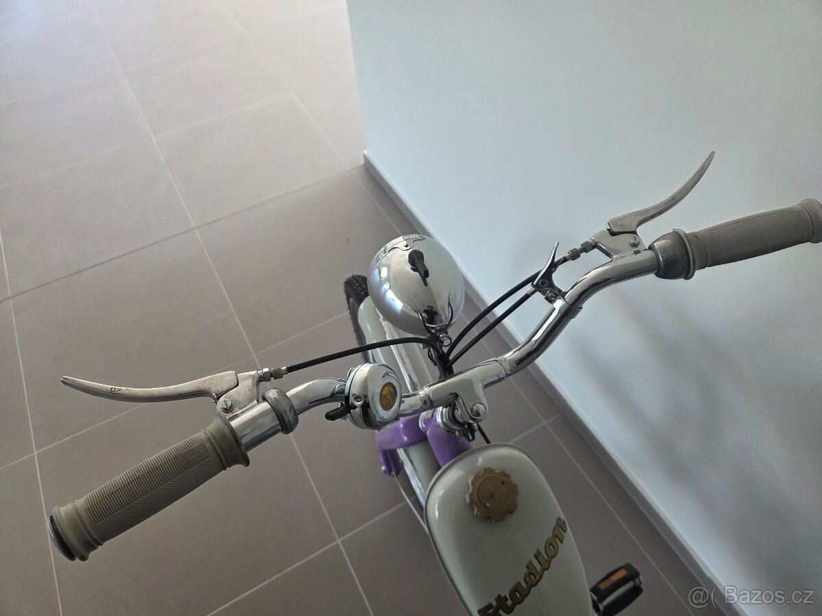 Stadion S11 po renovaci fialový, akce výprodej - 6