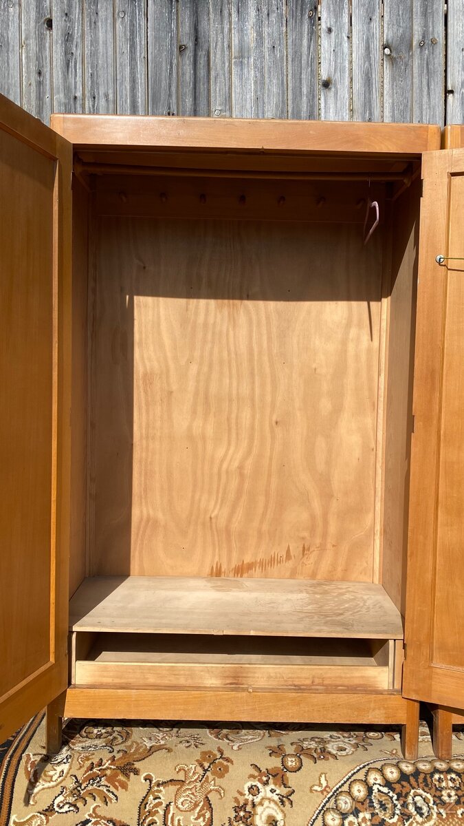 Šatní skříně, toaletka, noční stolky - 6