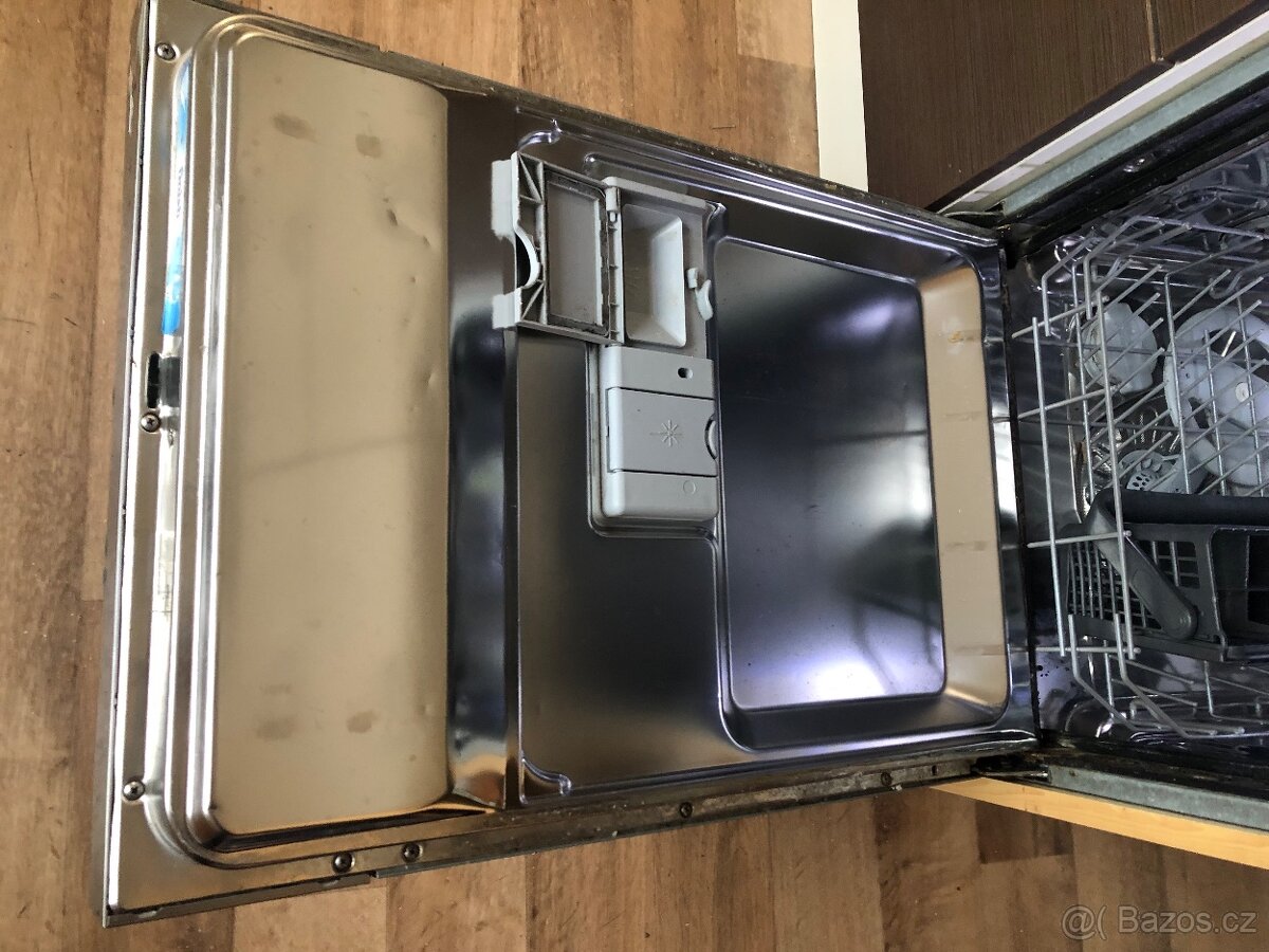 —————-Vstavaná myčka Electrolux, 2900 Kč———— - 6