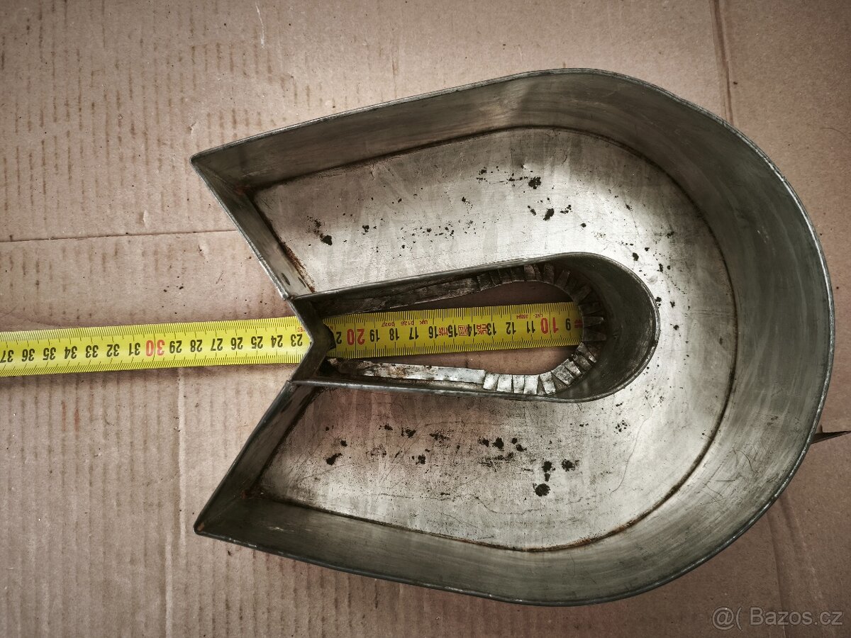 Starožitná forma ve tvaru podkovy - 6