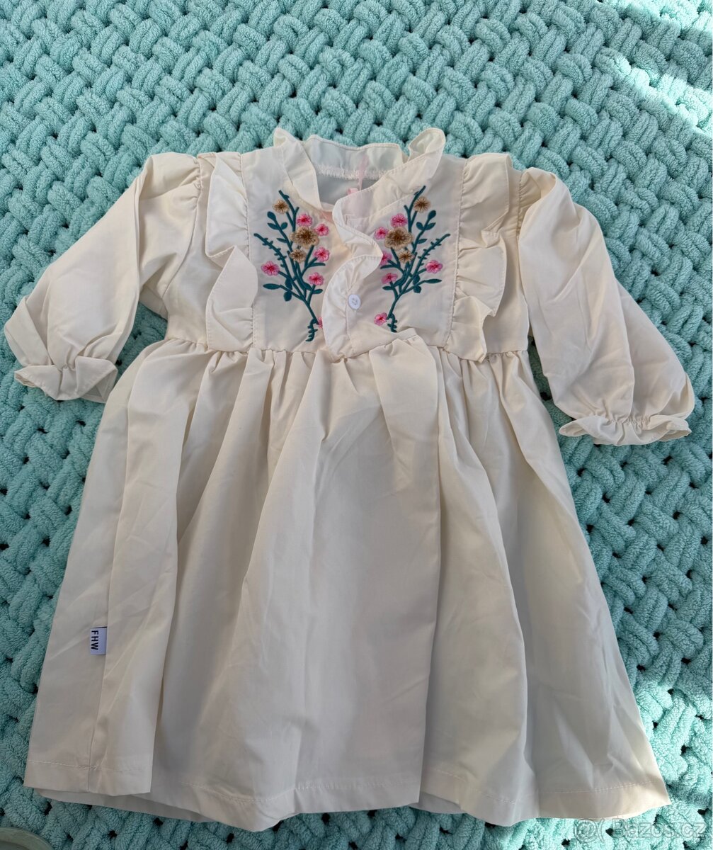 Šaty s výšivkovými prvky - 6