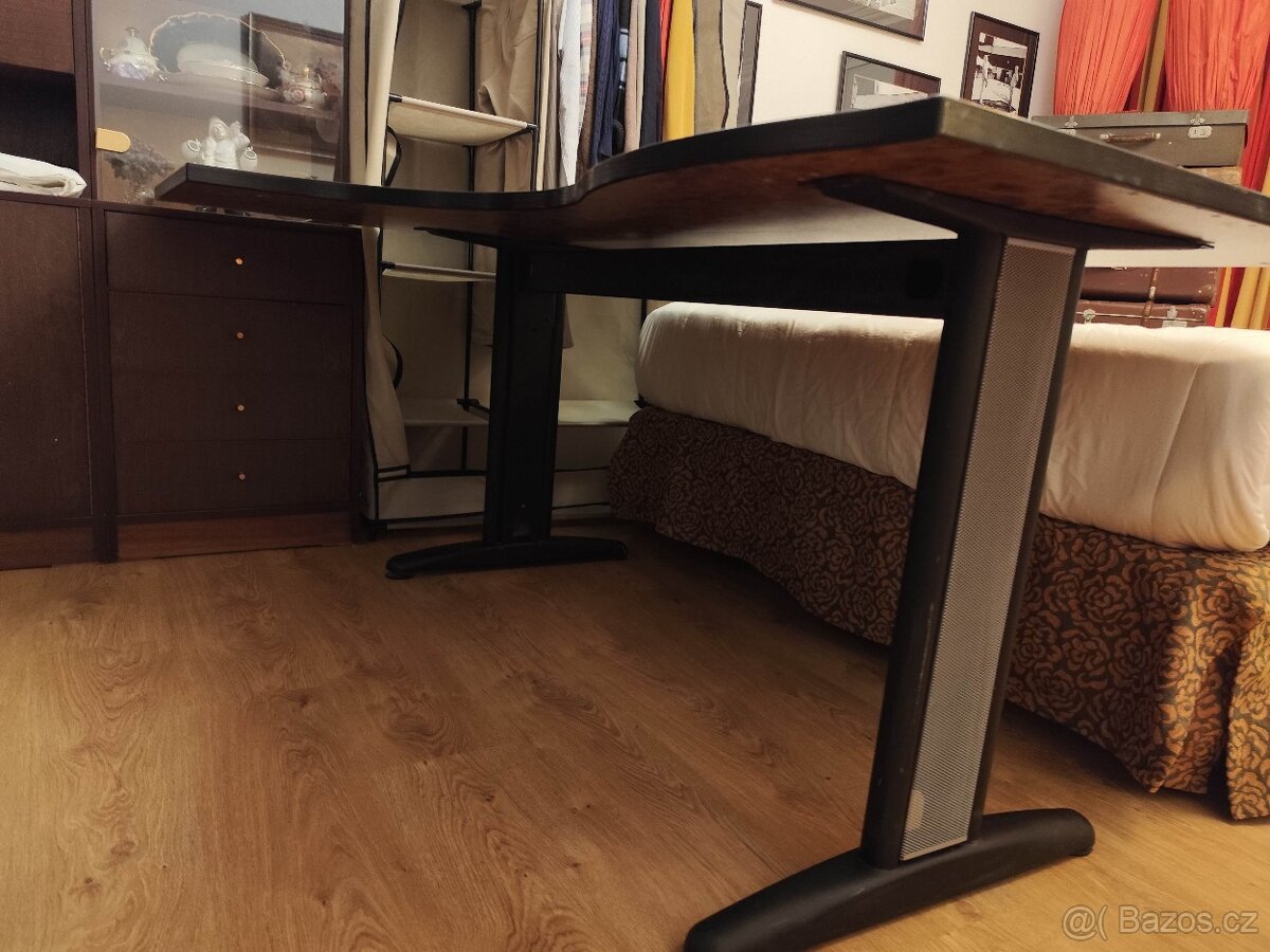 Pracovní kancelářský stůl - 6