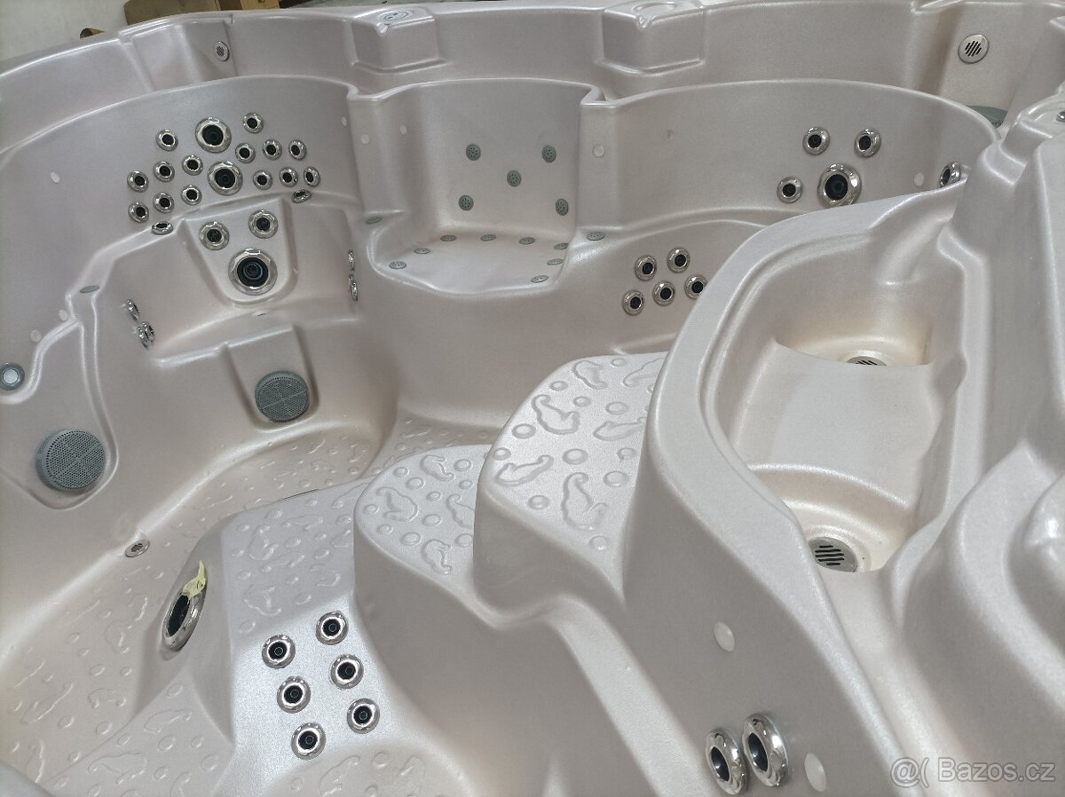 Vířivka USSPA 230×230 cm pro 6 osob – nové komponenty, sleva - 6