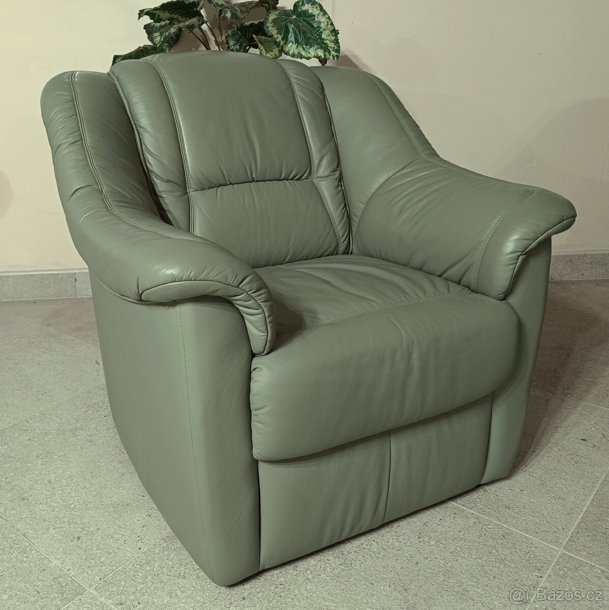 Kožená, značková sedací souprava 3+1+1. - 6