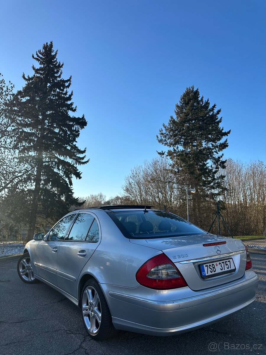 Mercedes-Benz E300 3.0 CDI – panoramatická střecha - 6