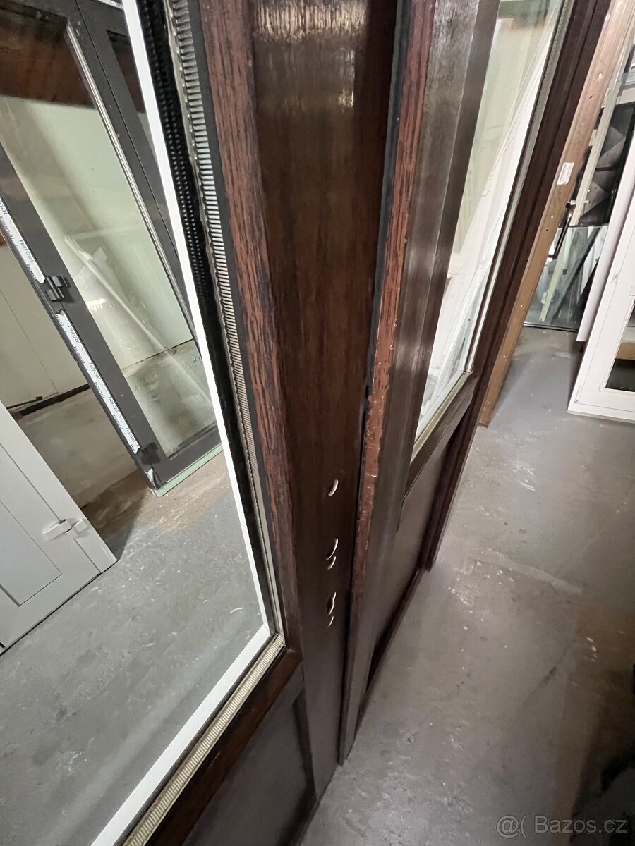 DVOUKŘÍDLÉ PVC VCHODOVÉ DVEŘE BÍLÁ/OŘECH 156x211-PLZEŇ - 6