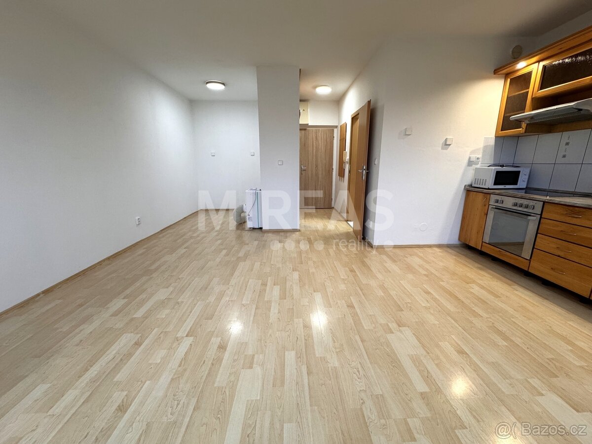 Mladá Boleslav, pronájem bytu 1+kk, 35 m2 s garážovým stáním - 6