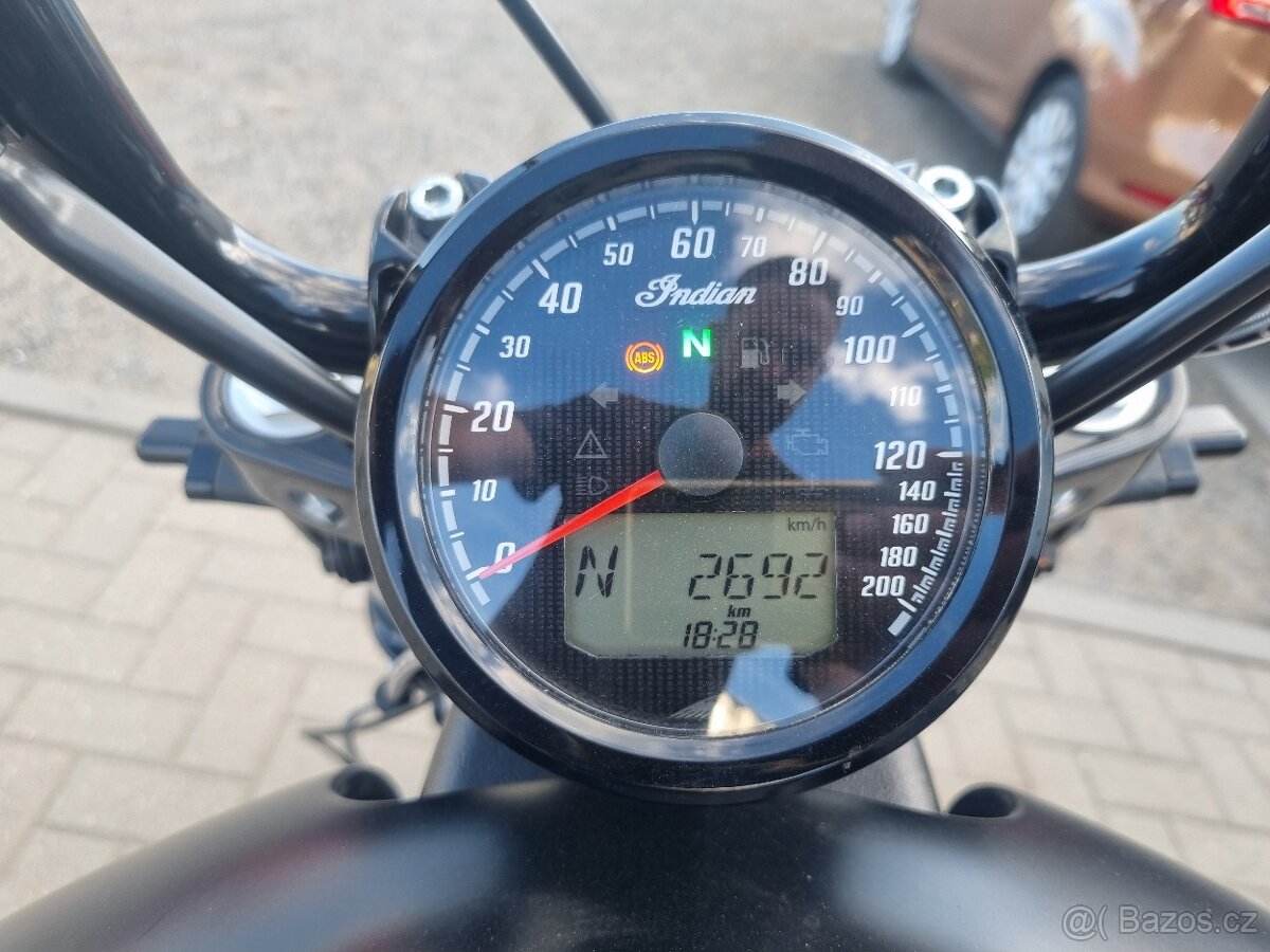Indian Scout bobber Rogue - 6