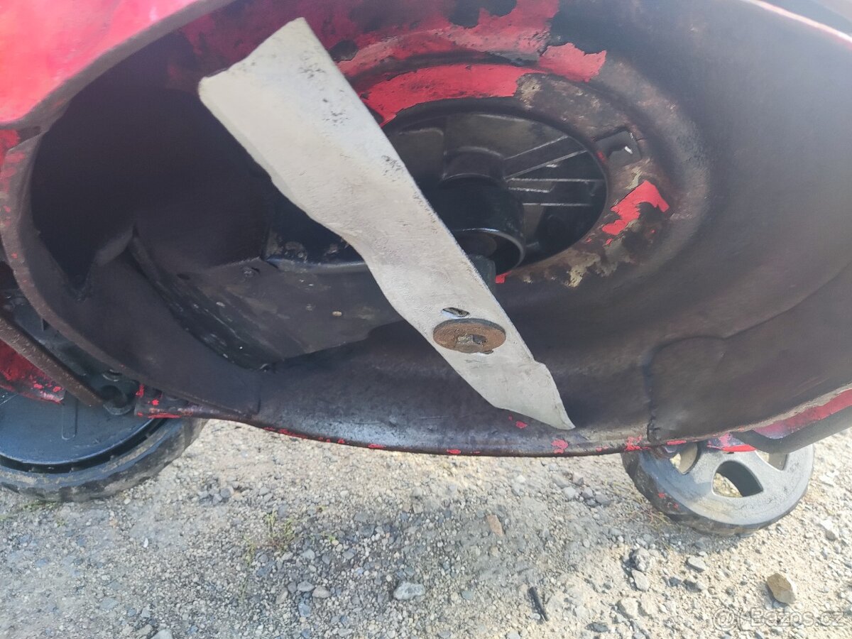 Benzínová sekačka na trávu - 6