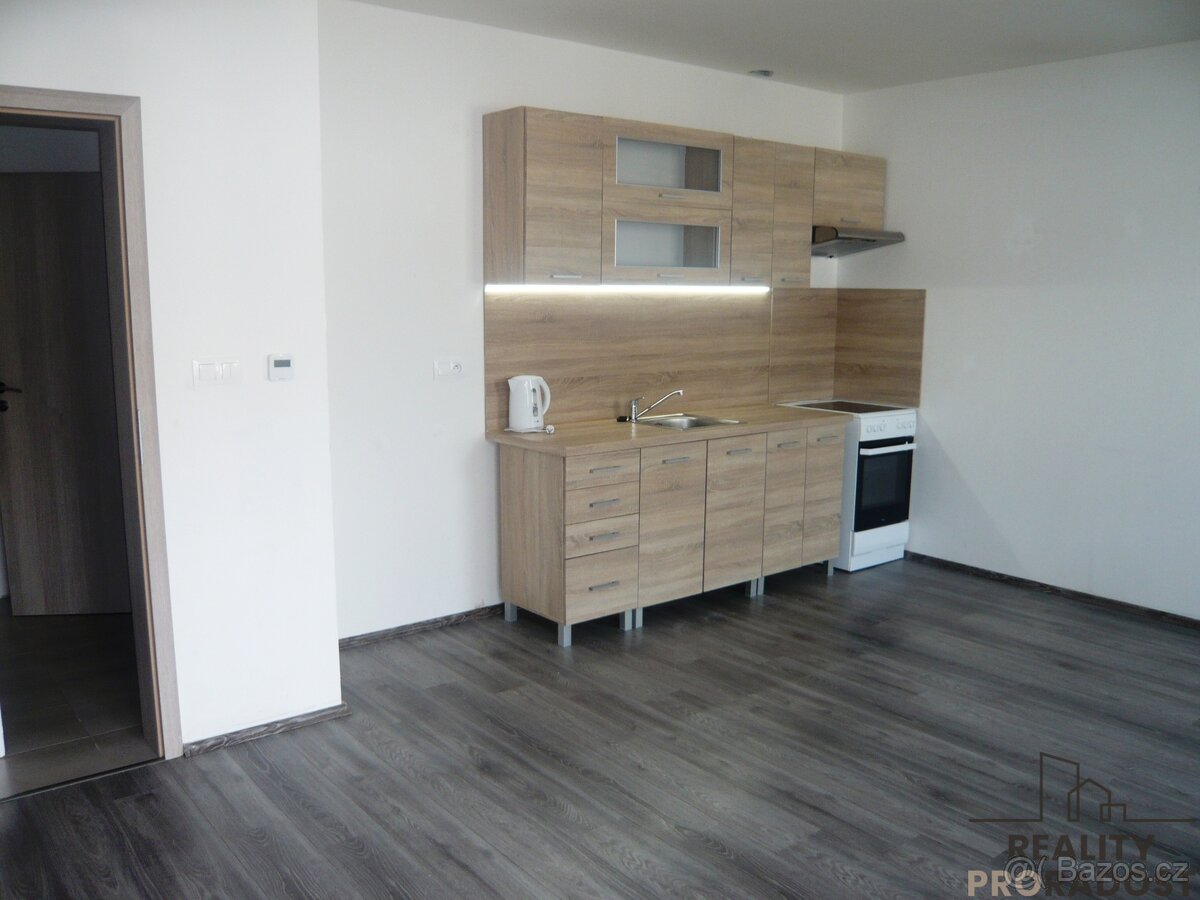 Pronájem moderní garsonky 33 m2 se zahrádkou v Šumperku - 6