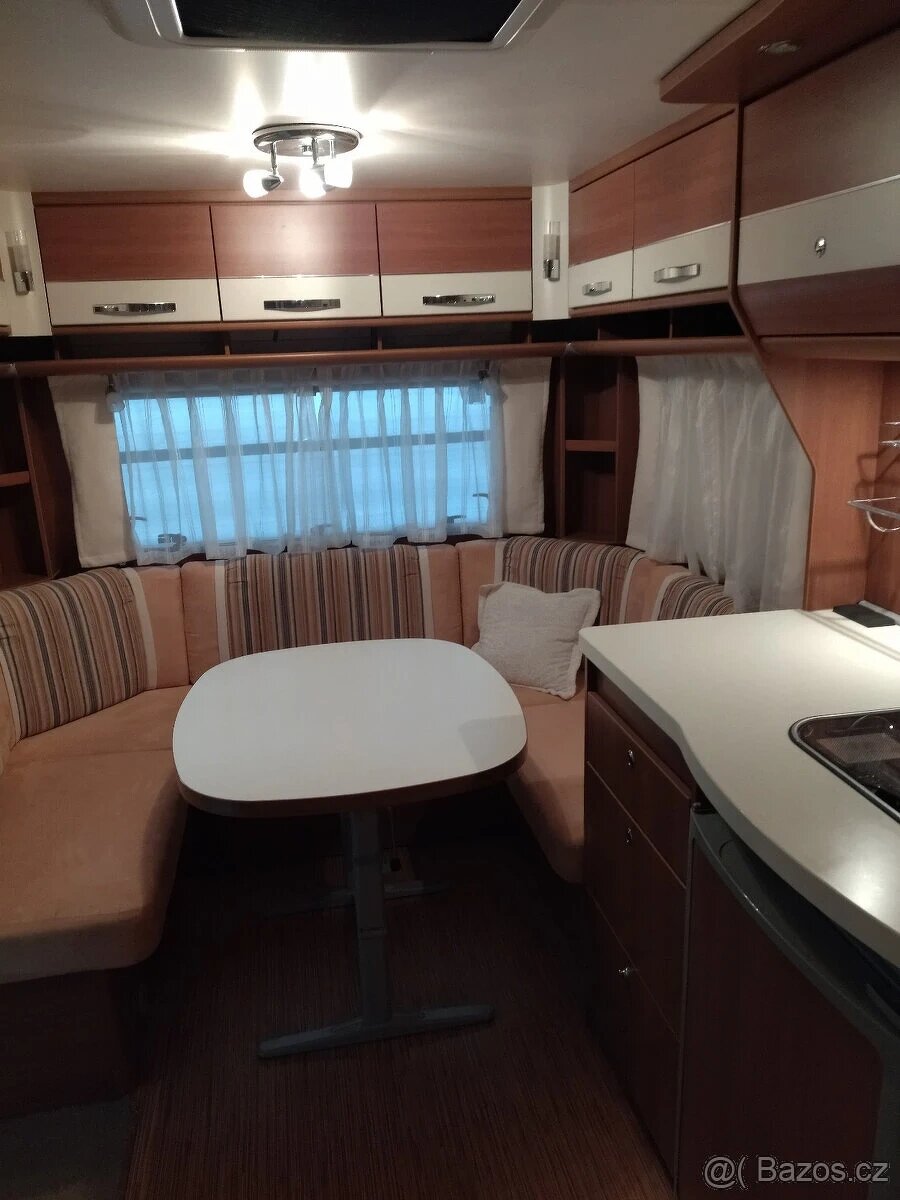 Půjčím karavan Hymer Carado 500, mover, markýza, pro 4 lidi - 6