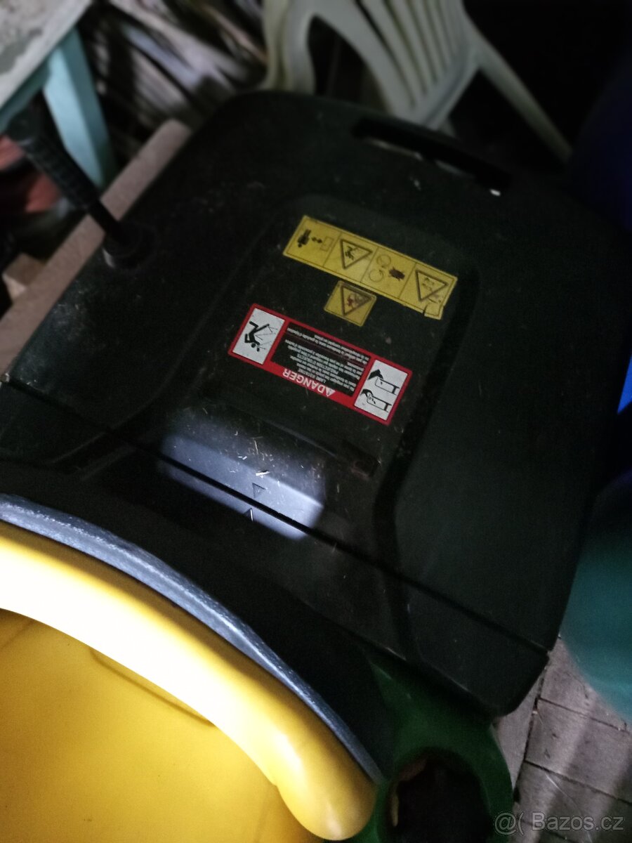 John Deere X300R Rezervace - 6