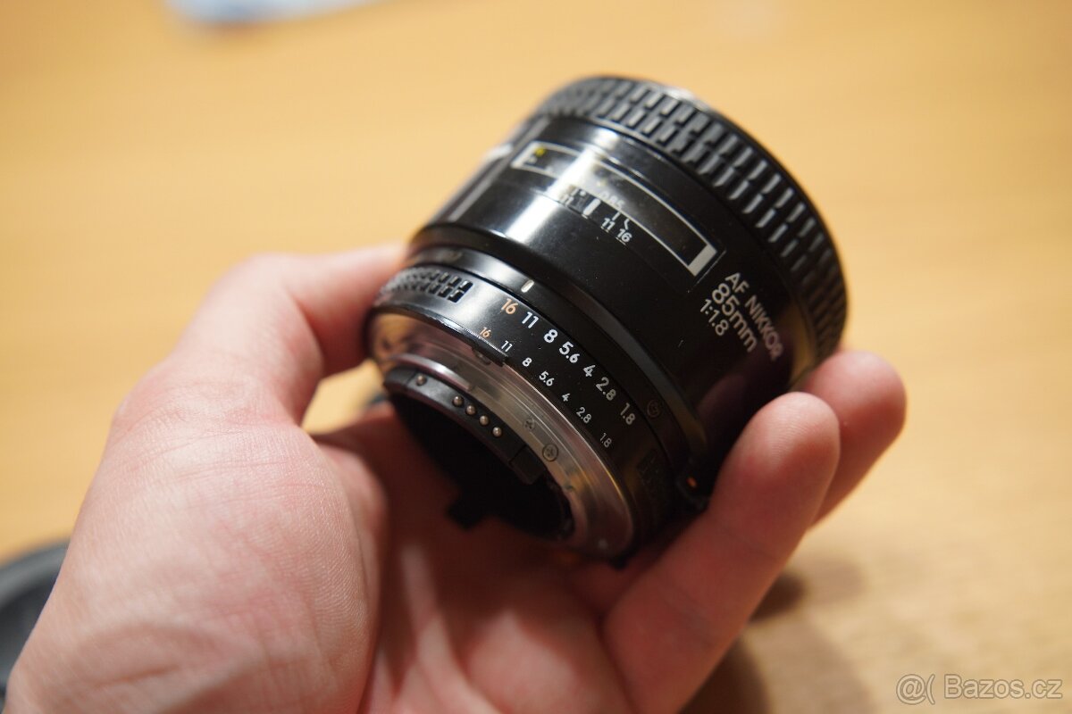 Nikon 85mm f/1.8D F - 6