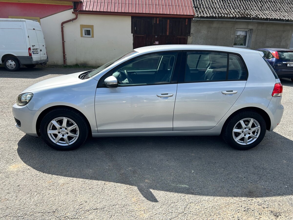 VW GOLF 1.4 MPI SERVISNÍ KNIHA 124.600 - 6