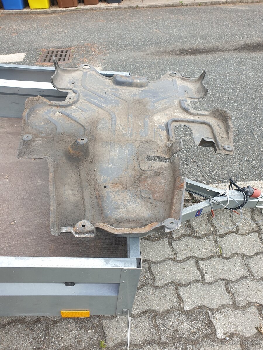 Mercedes w124 spodní kryt motoru č.124 - 6