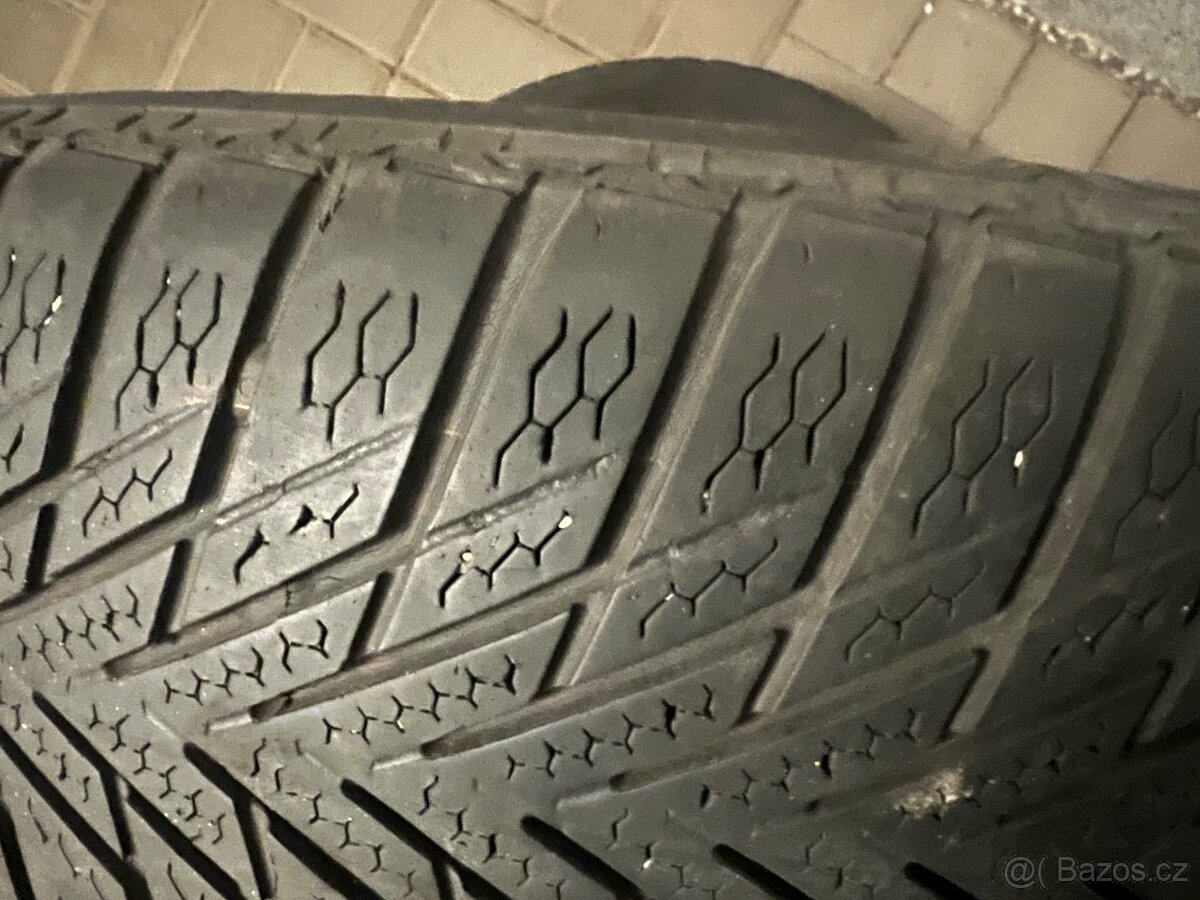 4 zimní pneu na plecháčích - 185/60 R15 Nokian a Continental - 6