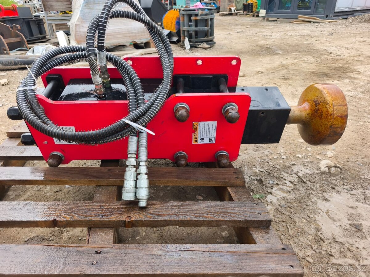 Hydraulický zatloukač kůlů pro bagr - 6