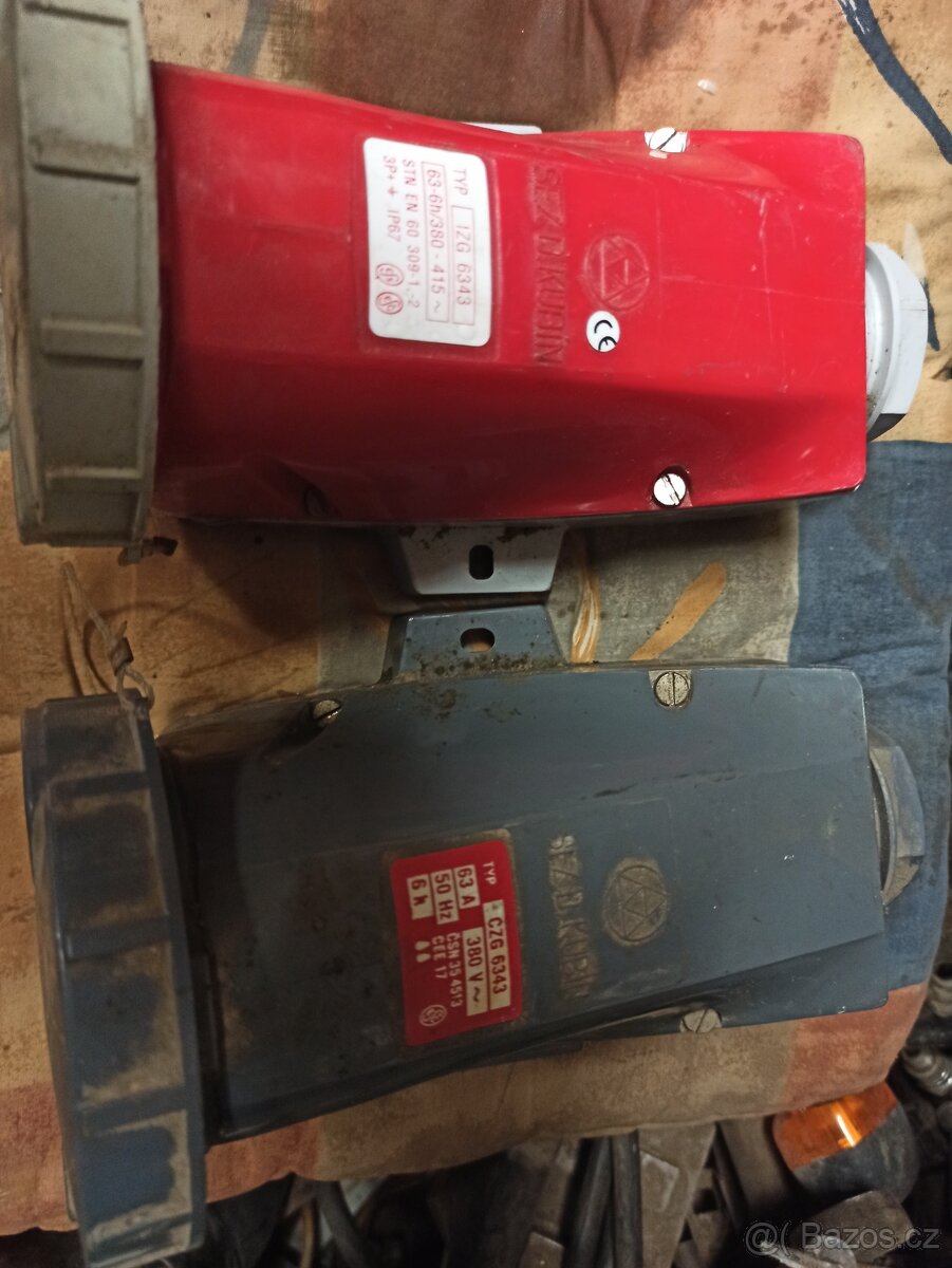 Nástěnná zásuvka čtyřpolova 63 - 6