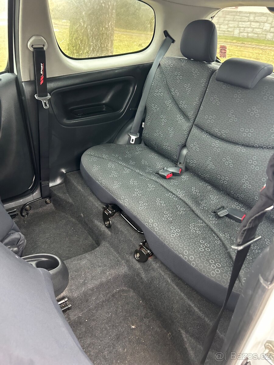 Toyota yaris 1.4. - 6