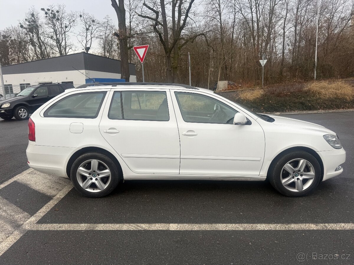 Škoda Octavia 2,0 TDI AUTOMAT KŮŽE TAŽNÉ ZIMNÍ I LETNÍ KOLA - 6