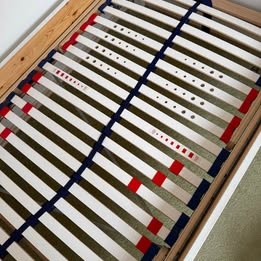 Bílá dřevená postel Ikea - 6