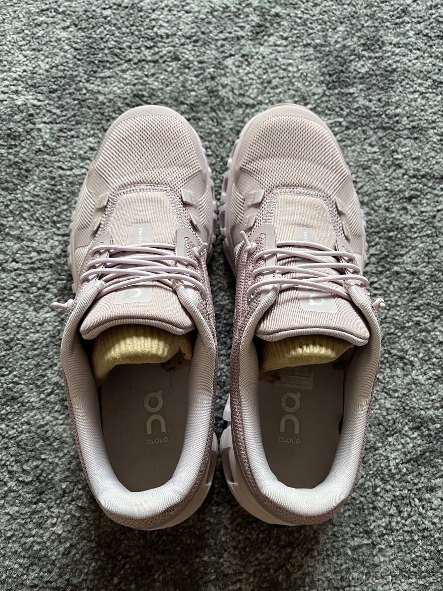 On Running, model Cloud 6, velikost 38,5 - 6