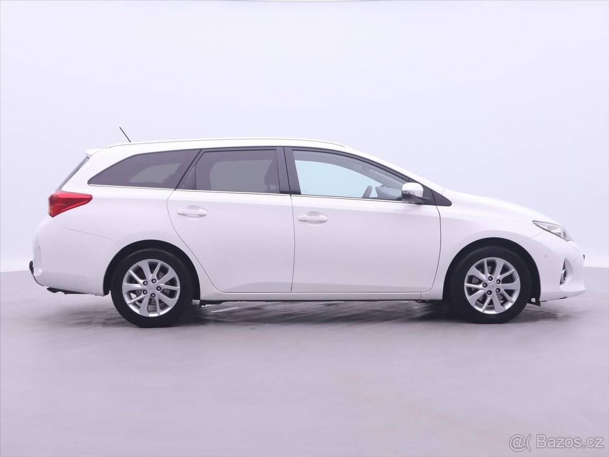 Toyota Auris 2,0 D-4D CZ Sports 1.Maj Tažné (2014) - 6