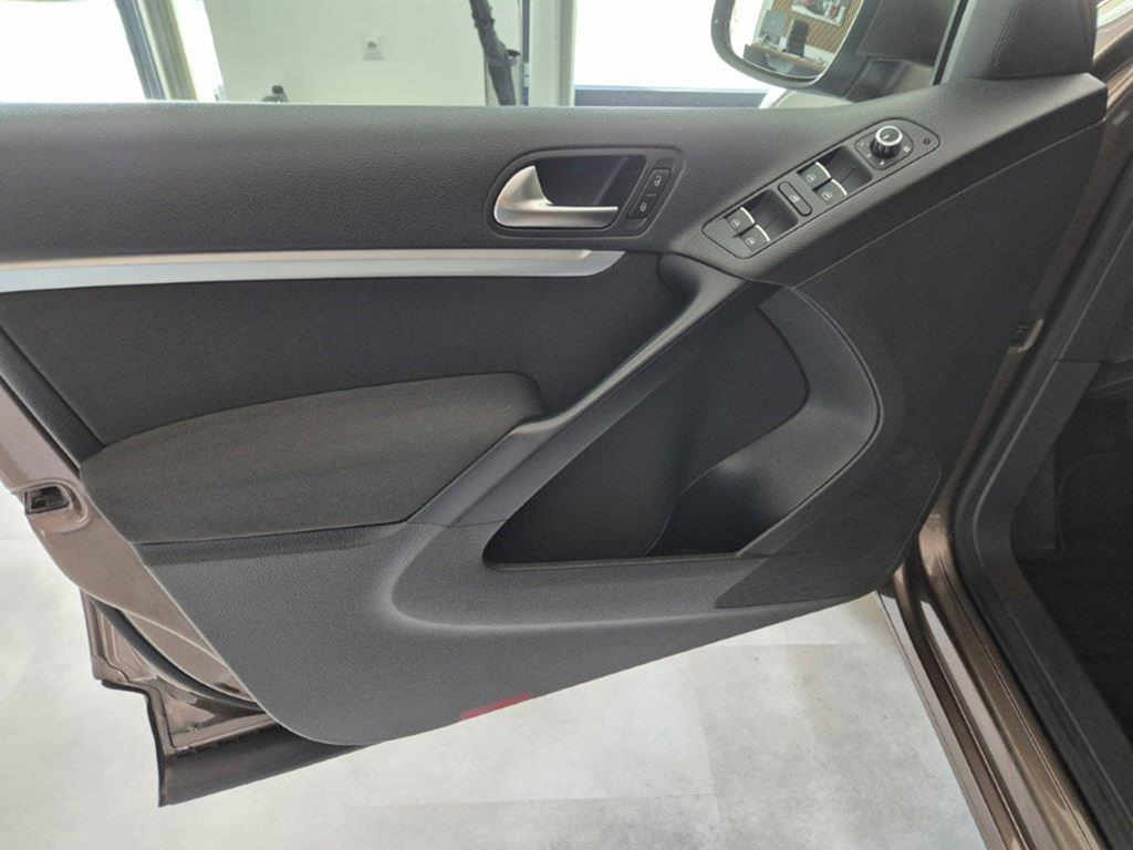 Volkswagen Tiguan 2.0 TDI 4 MOTION R-Line - 6