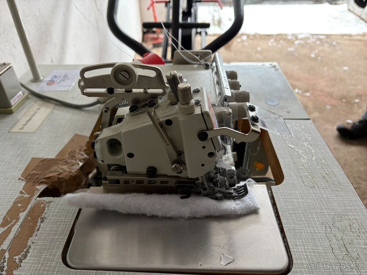 Průmyslový šicí stroj / Overlock Brother MA4-V92 - 6