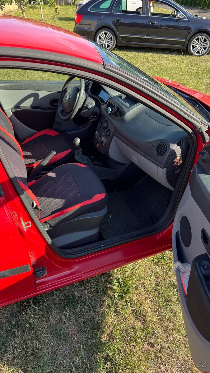 Renault Clio III 1.2 44 kW - 6