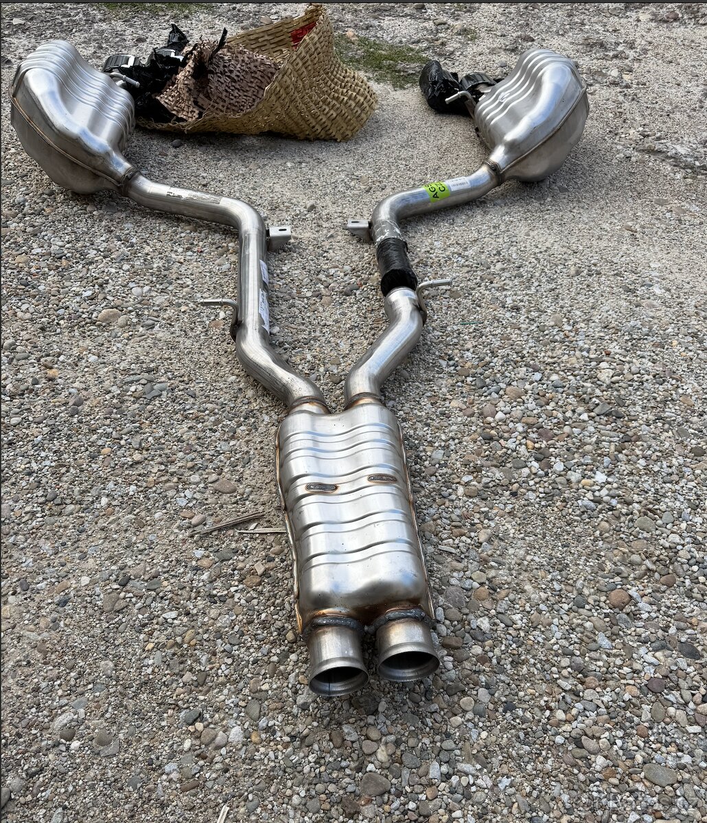 C63 Amg w204 nove original Mercedes vyfuky komplet - 6