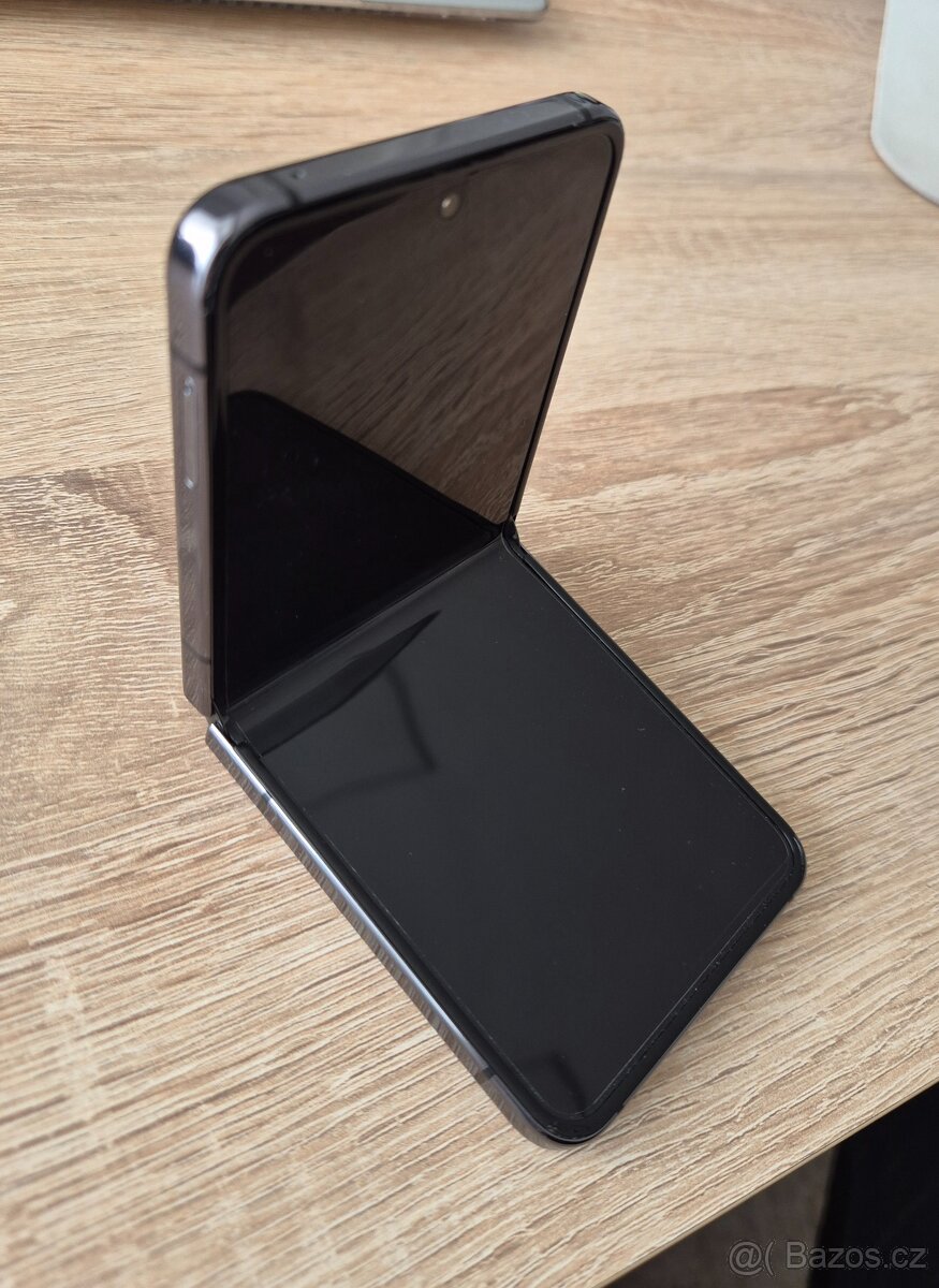 Samsung Galaxy ZFlip 5 / 256GB - 6