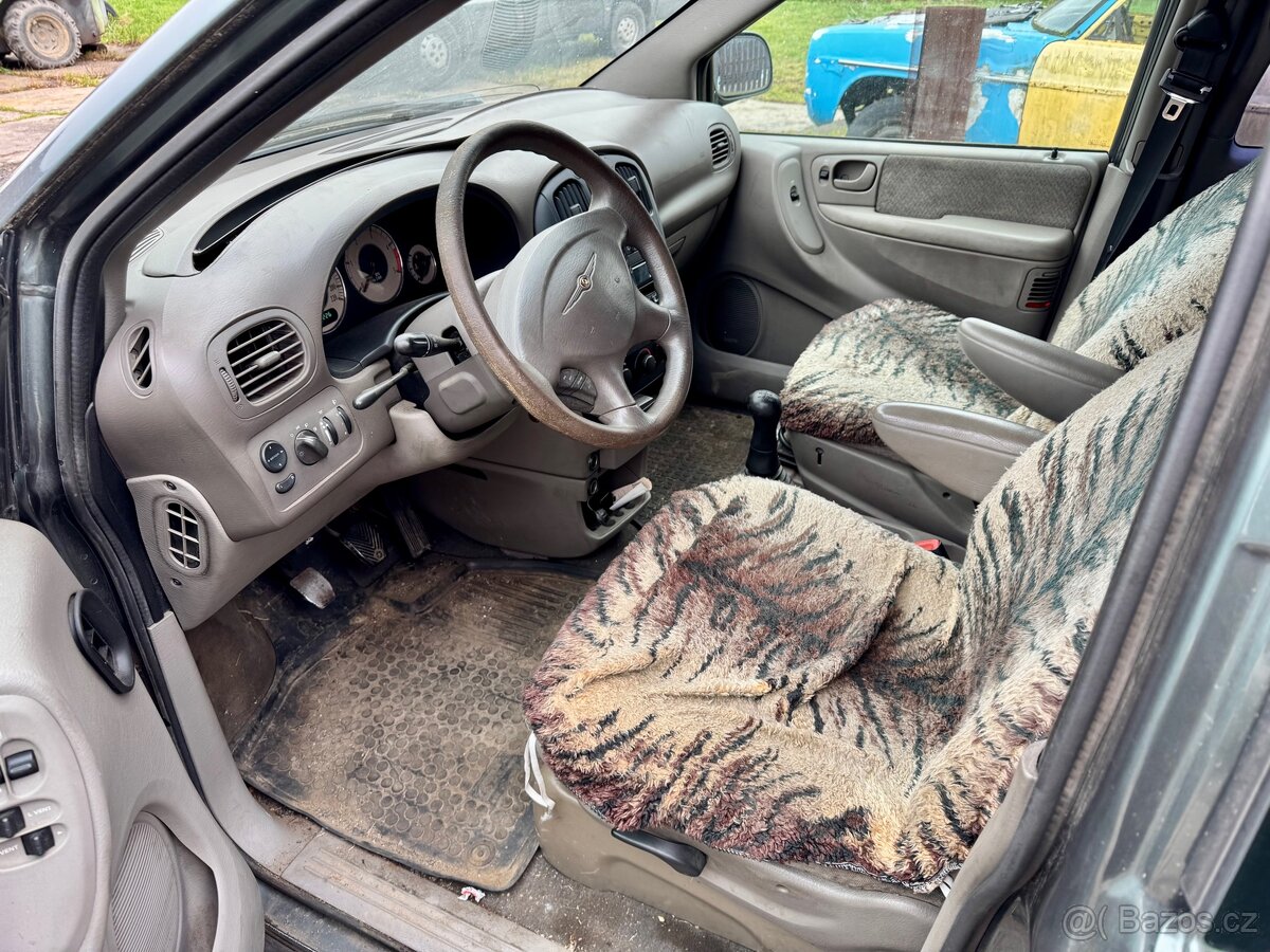 CHRYSLER GRAND VOYAGER - 6