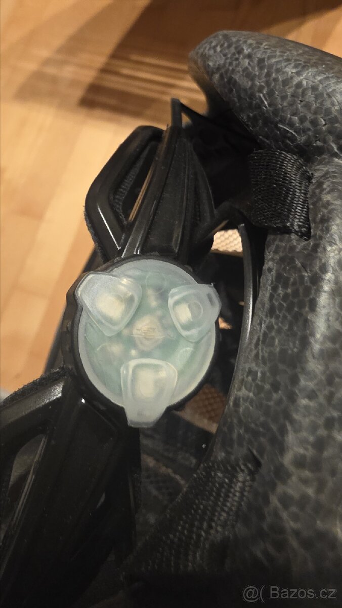 Cyklistická helma MET - 6