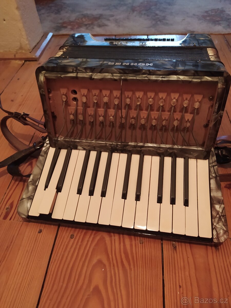 Akordeon/Tahací harmonika Hohner, Student IV - 6