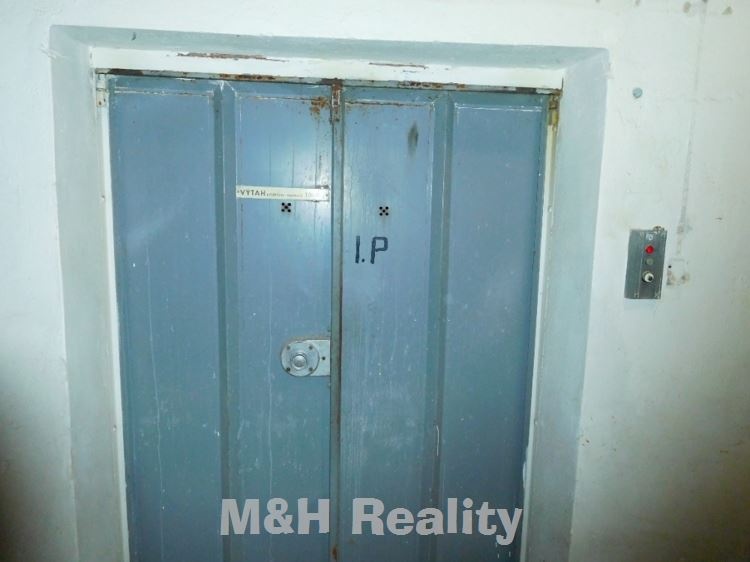 Pronájem prostoru o výměře 40 m2 v 1.PP haly - 6