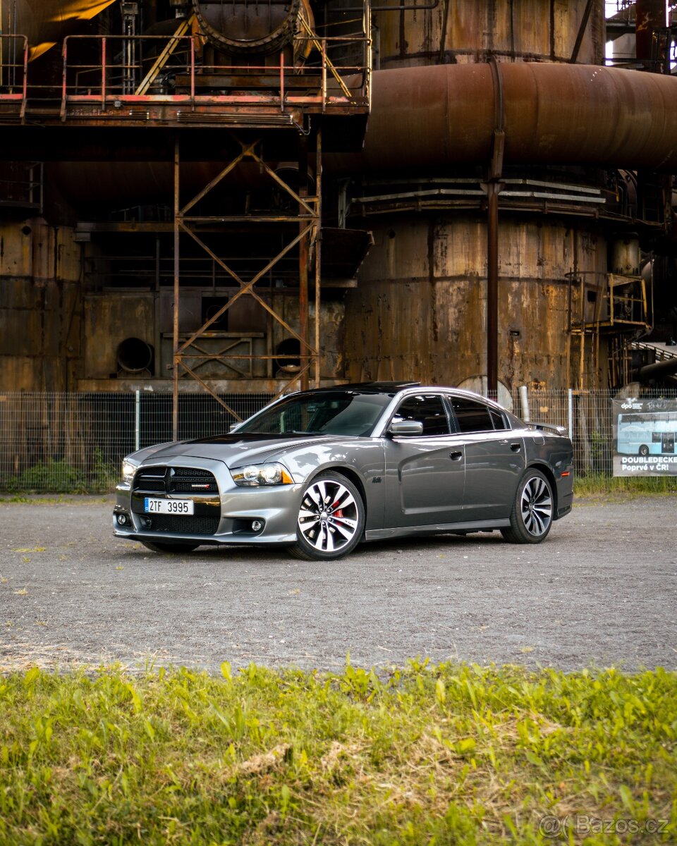 Dodge Charger 6,4 V8 HEMI SRT8 - 6