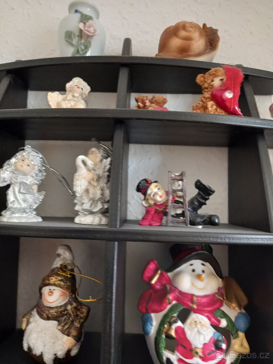 Polička + miniatury - 6