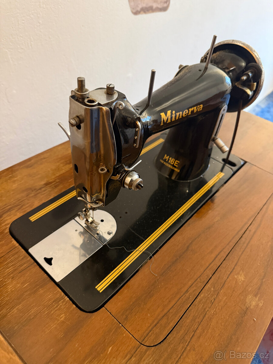 Starý retro šicí stroj Minerva M16E funkční - 6