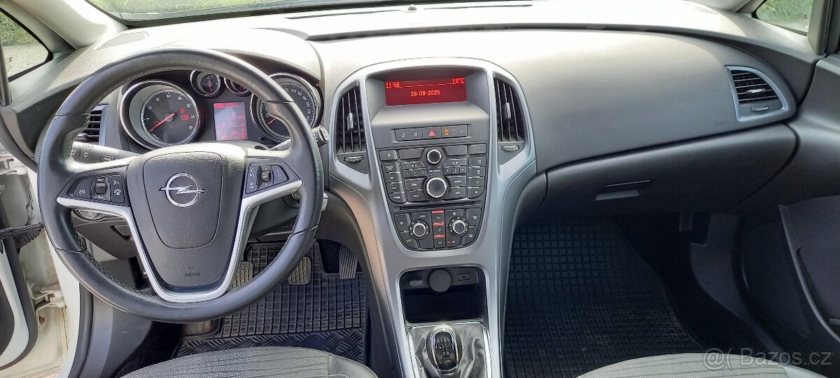 Opel Astra J (Enjoy) 1,4 (74 kw), 1. majitel - 6