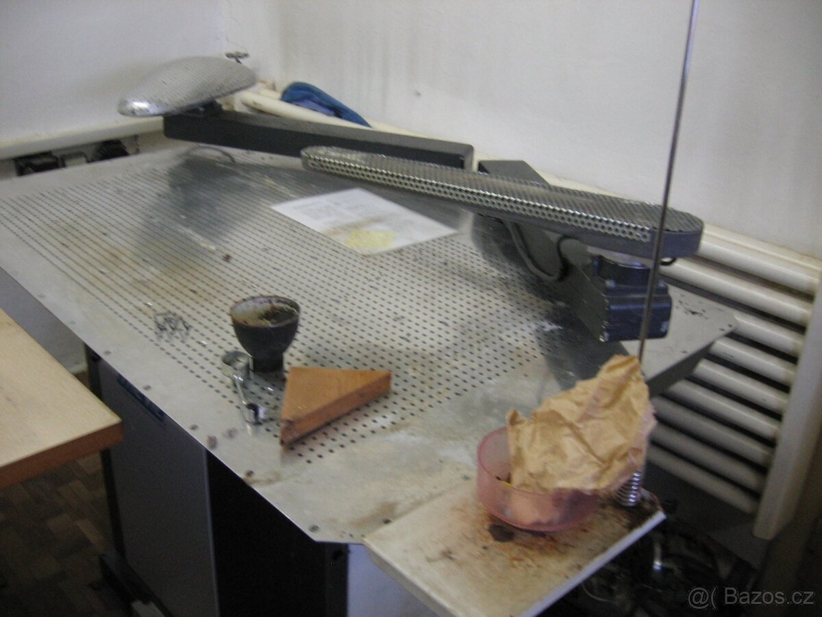 šicí stroje, dírkovačka, napařovací stůl, kožešnický stroj - 6