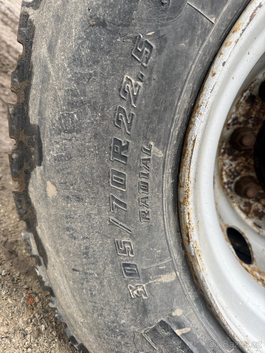 Kola + Pneu 305/70 r22,5 - 6